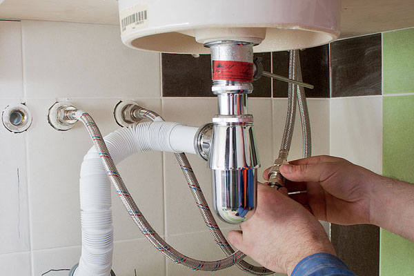 установка вентилей подводки воды на кухне